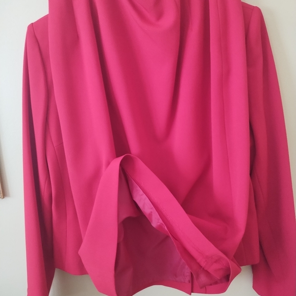 Harve Bernard suit,side button jacket size 10, skirt top zipper split at bottom. - Picture 2 of 6